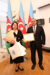 Suraxanı Rayon İcra Hakimiyyətinin təşkilatçılığı ilə “5 oktyabr – Beynəlxalq müəllimlər günü”nə həsr olunmuş tədbir keçirilib.