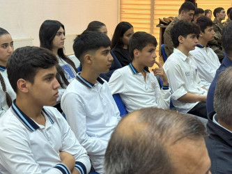 Suraxanı Gənclər evində Vətən müharibəsində qazanılmış Zəfərin 5-ci ildönümü ərəfəsində müharibə iştirakçılarının gənclərlə görüşü təşkil olunub