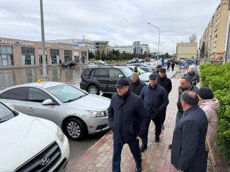 Suraxanı Rayon İcra Hakimiyyətinin başcısı Adil Əliyev rayon ərazisində su basmış ərazilərə baxış keçirdi