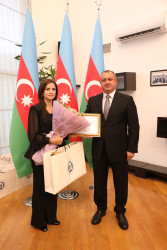 Suraxanı Rayon İcra Hakimiyyətinin təşkilatçılığı ilə “5 oktyabr – Beynəlxalq müəllimlər günü”nə həsr olunmuş tədbir keçirilib.