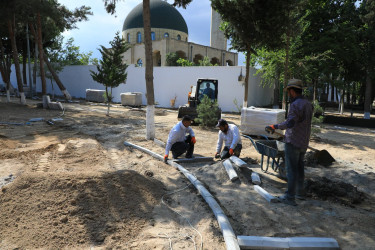 Yeni Suraxanı qəsəbəsində aparılan abadlıq işləri çərçivəsində qəsəbədə yerləşən istirahət parkında da əsaslı  yenidənqurma işləri davam edir