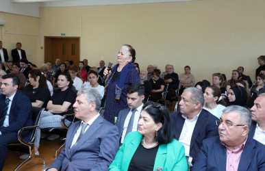 Suraxanı Rayon İcra Hakimiyyətinin başçısı Adil Əliyevin vətəndaşlarla növbəti səyyar görüşü iyunun 3-də Qaraçuxur qəsəbəsində yerləşən 275 saylı tam orta ümumtəhsil məktəbində keçirilib