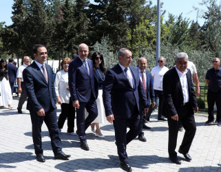“Şəhərsalma və Memarlıq İli” çərçivəsində Suraxanı Rayon İcra Hakimiyyəti tərəfindən rayon ərazisində həyata keçirilən genişmiqyaslı abadlıq-quruculuq tədbirləri davam edərək Yeni Suraxanı qəsəbəsində də əsaslı yenidənqurma işləri aparılıb
