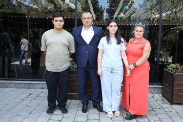 Suraxanı Rayon İcra Hakimiyyətinin təşkilatçılığı ilə 2026–2027-ci tədris ilinin başlanması münasibətilə şəhid övladları ilə görüş keçirilib