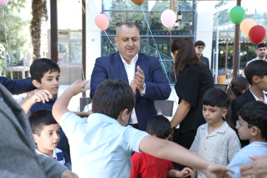 Suraxanı Rayon İcra Hakimiyyətinin təşkilatçılığı ilə 2026–2027-ci tədris ilinin başlanması münasibətilə şəhid övladları ilə görüş keçirilib