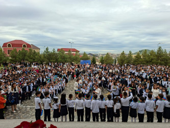 Sentyabrın 15-də “Bilik Günü”nə həsr olunmuş tədbirlərdə Rayon İcra Hakimiyyətinin məsul  əməkdaşları iştirak edərək Rayon İcra Hakimiyyəti başçısının təbriklərini çatdırıblar