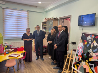 31 Dekabr - Dünya Azərbaycanlılarının Həmrəyliyi Günü və Yeni il bayramı münasibətilə Suraxanı Rayon İcra Hakimiyyətinin başçısı Adil Əliyev və müavinləri "Azərbaycan Uşaqları" İctimai Birliyinin nəzdində 2007-ci ildən fəaliyyət göstərən Uşaq Sığınacağı - Reinteqrasiya Mərkəzinin sakinlərini ziyarət ediblər