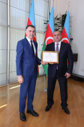 Suraxanı Rayon İcra Hakimiyyətinin təşkilatçılığı ilə 23 İyun - Dövlət Qulluqçularının Peşə Bayramı qeyd edilib. Tədbirdə Rayon İcra Hakimiyyətinin başçısı Adil Əliyev, YAP Suraxanı Rayon Təşkilatının sədri Vüqar Seyidov, rayonun hüquq-mühafizə orqanlarının rəhbərləri, RİHB-nin müavinləri, rayonun dövlət qulluqçuları iştirak ediblər