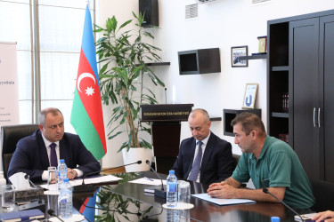 Sentyabrın 1-də Suraxanı Rayon İcra Hakimiyyətinin başçısı Adil Əliyev Rayon İcra Hakimiyyətində növbəti vətəndaş qəbulu keçirib