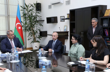 İyunun 1-də Suraxanı Rayon İcra Hakimiyyətinin başçısı Adil Əliyev Rayon İcra Hakimiyyətində növbəti vətəndaş qəbulu keçirib