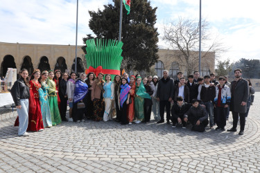 Baharın gəlişinin carçısı olan Novruz bayramı Suraxanı rayonunda böyük izdihamla qeyd olunub. Martın 17-də “Atəşgah məbədi” Dövlət Tarix-Memarlıq Qoruğunda Suraxanı Rayon İcra Hakimiyyətinin təşkilatçılığı ilə “Şəhərsalma və Memarlıq İli” çərçivəsində “Baharın memarlıq izi” adlı Novruz Festivalı keçirilib