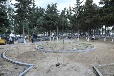 Yeni Suraxanı qəsəbəsində aparılan abadlıq işləri çərçivəsində qəsəbədə yerləşən istirahət parkında da əsaslı  yenidənqurma işləri davam edir