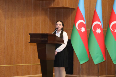 Suraxanıda “Heydər Əliyev və Azərbaycan tarixi” referat-yazı müsabiqəsinin rayon mərhələsinin yekunlarına həsr olunmuş elmi-praktik konfrans keçirilib