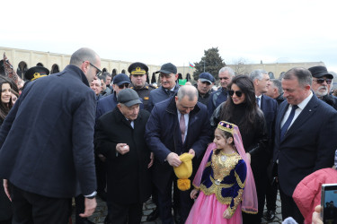 Baharın gəlişinin carçısı olan Novruz bayramı Suraxanı rayonunda böyük izdihamla qeyd olunub. Martın 17-də “Atəşgah məbədi” Dövlət Tarix-Memarlıq Qoruğunda Suraxanı Rayon İcra Hakimiyyətinin təşkilatçılığı ilə “Şəhərsalma və Memarlıq İli” çərçivəsində “Baharın memarlıq izi” adlı Novruz Festivalı keçirilib