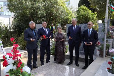 27 Sentyabr – Anım Günü ərəfəsində Suraxanı rayonunda Vətənimizin müstəqilliyi, suverenliyi və ərazi bütövlüyü uğrunda canından keçərək şəhidlik zirvəsinə ucalmış qəhrəmanlarımızın əziz xatirəsi dərin ehtiramla yad edilib