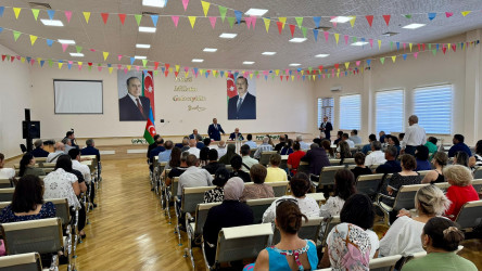 Avqustun 28-də Suraxanı Rayon İcra Hakimiyyətinin başçısı Adil Əliyev Əmircan qəsəbəsində yerləşən 154 saylı tam orta məktəbdə sakinlərlə səyyar görüş keçirib