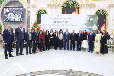 Suraxanı Rayon İcra Hakimiyyətinin və YAP Suraxanı Rayon Təşkilatının birgə təqdimatında “Konstitusiya və suverenlik ili” çərçivəsində 31 Dekabr - Dünya Azərbaycanlılarının Həmrəyliyi Günü və Yeni il bayramı münasibətilə “Milli həmrəylik və dövlətçilik” adlı tədbir keçirilib