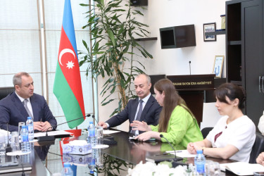 Aprelin 20-də Suraxanı Rayon İcra Hakimiyyətinin başçısı Adil Əliyev Rayon İcra Hakimiyyətində növbəti vətəndaş qəbulu keçirib