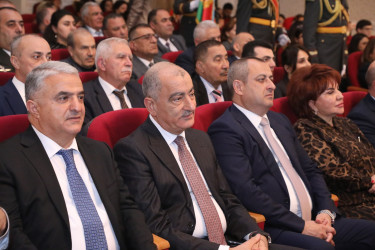 Suraxanıda “Konstitusiya və Suverenlik İli” çərçivəsində Şanlı tariximizin ən şərəfli və qürurverici səhifələrinə həkk olunmuş 8 noyabr – Zəfər gününün 5-ci ildönümü münasibətilə “Zəfər Bayrağına düzlən!” adlı vətənpərvərlik tədbiri keçirilib