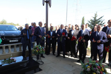 27 Sentyabr – Anım Günü ərəfəsində Suraxanı rayonunda Vətənimizin müstəqilliyi, suverenliyi və ərazi bütövlüyü uğrunda canından keçərək şəhidlik zirvəsinə ucalmış qəhrəmanlarımızın əziz xatirəsi dərin ehtiramla yad edilib