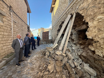 Suraxanı RİH başçısı Adil Əliyev görkəmli Azərbaycan tarixçisi, şair, yazıçı, mütəfəkkir və maarifçi Abbasqulu ağa Bakıxanovun Əmircan qəsəbəsində yerləşən evində yaranmış qəzalı vəziyyətlə əlaqədar əraziyə baxış keçirib