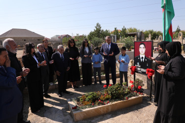 Suraxanı Rayon İcra Hakimiyyətinin başçısı Adil Əliyev və müavinləri Yeni Suraxanı, Binə, Hövsan, Zığ, Sabunçu və Qala qəsəbələrində vətənimizin müstəqilliyi və ərazi bütövlüyü uğrunda canlarını fəda etmiş şəhidlərimizin məzarlarını ziyarət ediblər