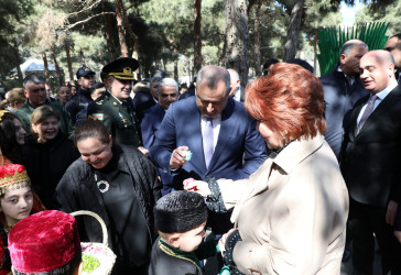 “Şəhərsalma və Memarlıq İli”  çərçivəsində Suraxanı rayonu, Əmircan qəsəbəsində salınan yeni park martın 19-da bayramlar ərəfəsində sakinlərin istifadəsinə verilib