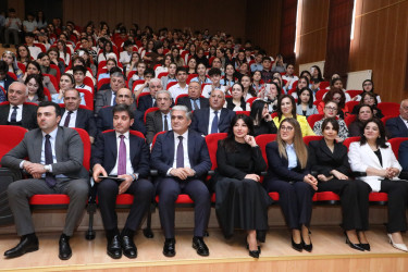 Suraxanıda “Heydər Əliyev və Azərbaycan tarixi” referat-yazı müsabiqəsinin rayon mərhələsinin yekunlarına həsr olunmuş elmi-praktik konfrans keçirilib