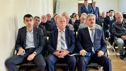 Oktyabrın 22-də Suraxanı Rayon İcra Hakimiyyətinin başçısı Adil Əliyev E.Cəfərov adına 118 №-li tam orta məktəbdə Hövsan qəsəbə sakinləri ilə görüşüb