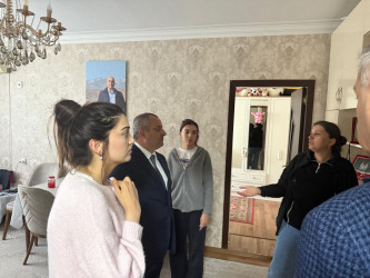 Mayın 18-də Suraxanı Rayon İcra Hakimiyyətinin başçısı Adil Əliyev vətəndaş qəbulunda sakinlərin yaşayış binasının təmiri ilə bağlı qaldırdıqları müraciət əsasında Qaraçuxur qəsəbəsi, Zaur Şərifov küçəsi 24 ünvanında yerləşən yataqxana binasına baxış keçirib.