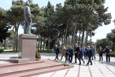Suraxanıda Ulu Öndərin anadan olmasının 103-cü ildönümü qeyd edildi