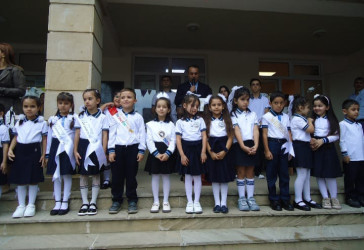 Sentyabrın 15-də “Bilik Günü”nə həsr olunmuş tədbirlərdə Rayon İcra Hakimiyyətinin məsul  əməkdaşları iştirak edərək Rayon İcra Hakimiyyəti başçısının təbriklərini çatdırıblar