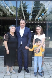 Suraxanı Rayon İcra Hakimiyyətinin təşkilatçılığı ilə 2026–2027-ci tədris ilinin başlanması münasibətilə şəhid övladları ilə görüş keçirilib