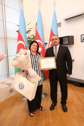 Suraxanı Rayon İcra Hakimiyyətinin təşkilatçılığı ilə “5 oktyabr – Beynəlxalq müəllimlər günü”nə həsr olunmuş tədbir keçirilib.