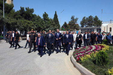 “Şəhərsalma və Memarlıq İli” çərçivəsində Suraxanı Rayon İcra Hakimiyyəti tərəfindən rayon ərazisində həyata keçirilən genişmiqyaslı abadlıq-quruculuq tədbirləri davam edərək Yeni Suraxanı qəsəbəsində də əsaslı yenidənqurma işləri aparılıb