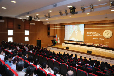 Sentyabrın 11-də Suraxanıda 600-dən yuxarı bal toplayan məzunlarla görüş keçirildi