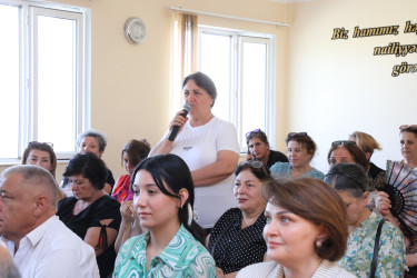 Sentyabrın 3-də Suraxanı Rayon İcra Hakimiyyətinin başçısı Adil Əliyev Qaraçuxur qəsəbəsi, Yeni Günəşli “D” yaşayış sahəsində yerləşən 290 saylı tam orta məktəbdə sakinlərlə səyyar görüş keçirib