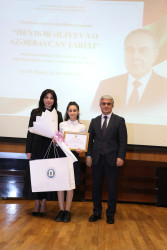 Suraxanıda “Heydər Əliyev və Azərbaycan tarixi” referat-yazı müsabiqəsinin rayon mərhələsinin yekunlarına həsr olunmuş elmi-praktik konfrans keçirilib