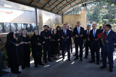 27 sentyabr – Anım günü ərəfəsində Suraxanı rayonunda şəhid məzarları ziyarət edilir