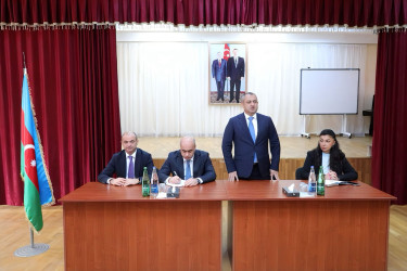 Sentyabrın 24-də RİH başçısı Adil Əliyev Hövsan qəsəbəsində yerləşən 281 saylı tam orta məktəbdə sakinlərlə səyyar görüş keçirib