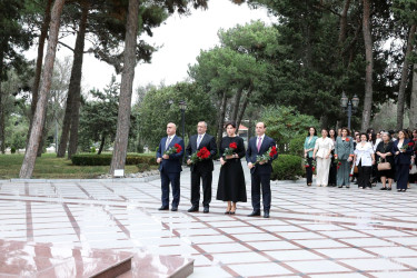 Suraxanı Rayon İcra Hakimiyyətinin təşkilatçılığı ilə “5 oktyabr – Beynəlxalq müəllimlər günü”nə həsr olunmuş tədbir keçirilib.