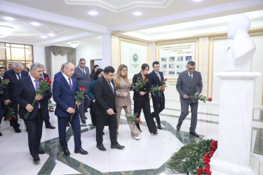 Suraxanıda “Konstitusiya və Suverenlik İli” çərçivəsində Şanlı tariximizin ən şərəfli və qürurverici səhifələrinə həkk olunmuş 8 noyabr – Zəfər gününün 5-ci ildönümü münasibətilə “Zəfər Bayrağına düzlən!” adlı vətənpərvərlik tədbiri keçirilib