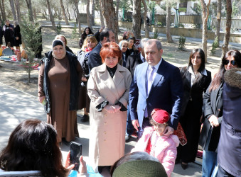 “Şəhərsalma və Memarlıq İli”  çərçivəsində Suraxanı rayonu, Əmircan qəsəbəsində salınan yeni park martın 19-da bayramlar ərəfəsində sakinlərin istifadəsinə verilib