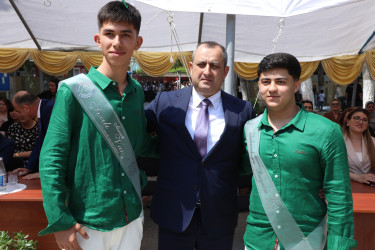 Rayon İcra Hakimiyyətinin baçşısı Adil Əliyev “Son zəng” münasibətilə məzunları təbrik edib