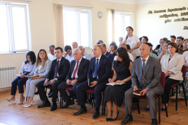 Sentyabrın 3-də Suraxanı Rayon İcra Hakimiyyətinin başçısı Adil Əliyev Qaraçuxur qəsəbəsi, Yeni Günəşli “D” yaşayış sahəsində yerləşən 290 saylı tam orta məktəbdə sakinlərlə səyyar görüş keçirib