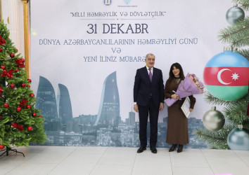 31 Dekabr - Dünya Azərbaycanlılarının Həmrəyliyi Günü və Yeni il bayramı münasibətilə rayonun ictimai həyatında fəal iştirakına görə bir qrup şəxs Rayon İcra Hakimiyyəti başçısının və YAP Suraxanı Rayon Təşkilatının Fəxri Fərmanları ilə təltif olunublar