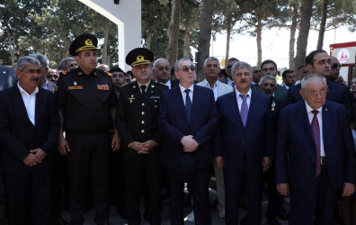 “Şəhərsalma və Memarlıq İli” çərçivəsində Suraxanı Rayon İcra Hakimiyyəti tərəfindən rayon ərazisində həyata keçirilən genişmiqyaslı abadlıq-quruculuq tədbirləri davam edərək Yeni Suraxanı qəsəbəsində də əsaslı yenidənqurma işləri aparılıb