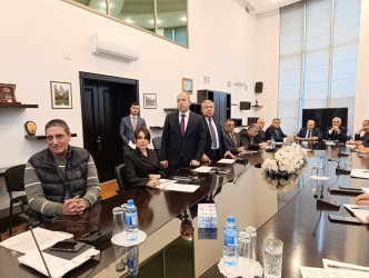 Aprelin 6-da Suraxanı Rayon İcra Hakimiyyətinin başçısı Adil Əliyev Rayon İcra Hakimiyyətində növbəti vətəndaş qəbulu keçirib