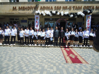 Bu gün ümumtəhsil müəssisələrində “Son zəng” çalınıb Bu münasibətlə Suraxanı rayonunun bütün məktəblərində “Son zəng” tədbirlərində Rayon İcra Hakimiyyəti başçısı Aparatının, qəsəbə inzibati ərazi dairələri üzrə nümayəndəliklərin və bələdiyyələrin məsul əməkdaşları iştirak edərək Rayon İcra Hakimiyyəti başçısının təbriklərini çatdırıblar.