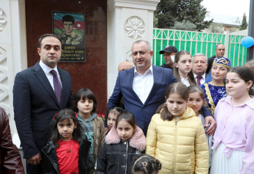 Qeyd edək ki, aprelin 25-də Suraxanı Rayon İcra Hakimiyyətinin təşkilatçılığı ilə Hövsan qəsəbəsi, Rüfət Abdullayev küçəsi məhəllə 14/15 ünvanda yeni təmir olunmuş məhəllənin açılışı olub